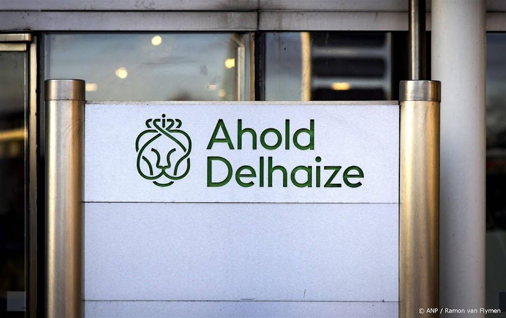 Moederbedrijf Albert Heijn ziet winst hard dalen