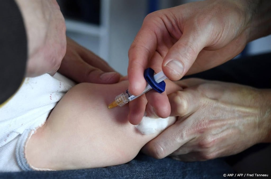 Gezondheidsraad: alle baby's prikken tegen RS-virus