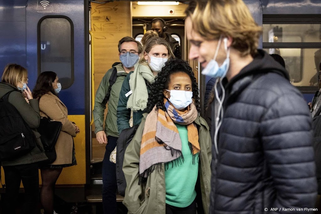 OMT: mondkapje in ov heeft meerwaarde bij veel besmettingen