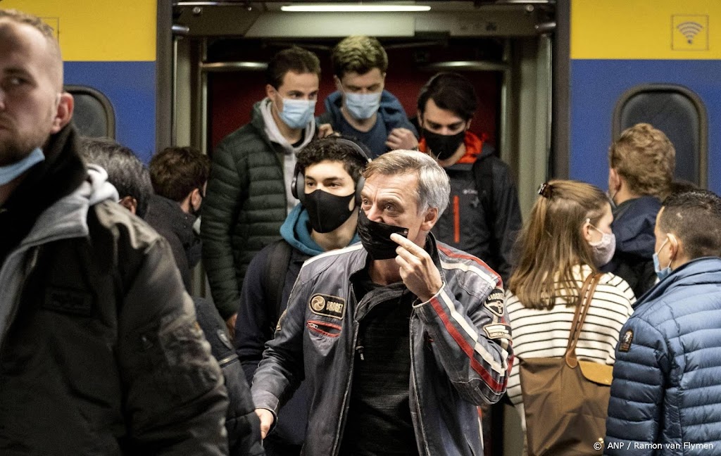 NS hoopt dat mondkapje wordt afgeschaft