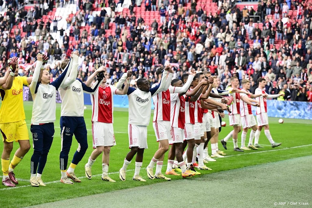 Ajax toont karakter tegen FC Twente in crisissfeer in ArenA