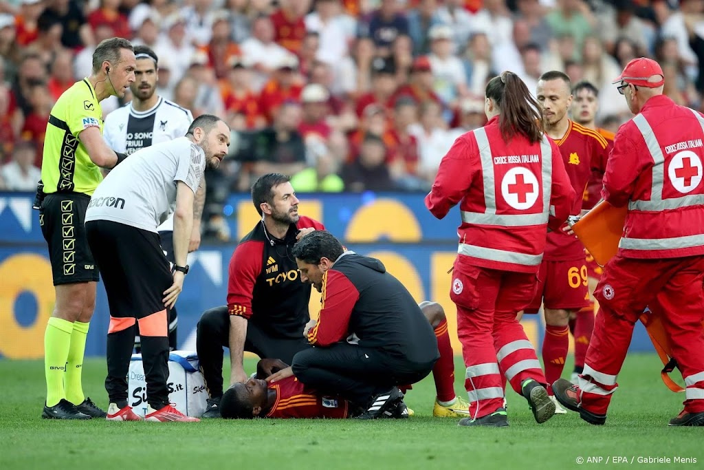 Speler N'Dicka van AS Roma onwel, duel met Udinese gestaakt