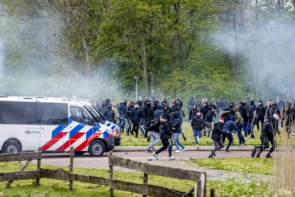 Alle in Den Haag aangehouden voetbalsupporters op vrije voeten