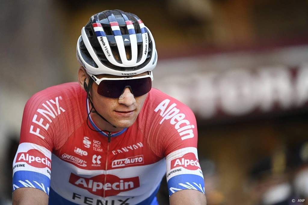 Van der Poel maakt indruk op mountainbike in Tsjechië
