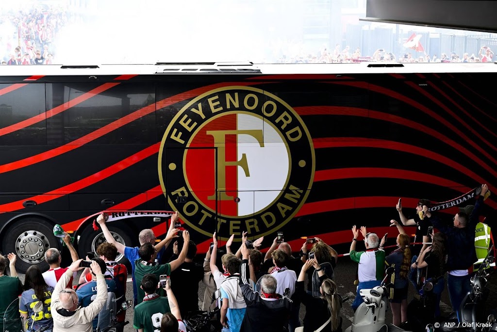 Feyenoord begint met ongewijzigde formatie aan kampioensduel