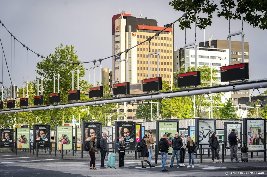 Gedeputeerden: Rijk moet vervoersbedrijven langer steunen