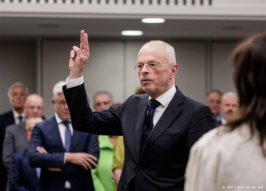 Meerdere meldingen van wangedrag door senaatsvoorzitter Bruijn