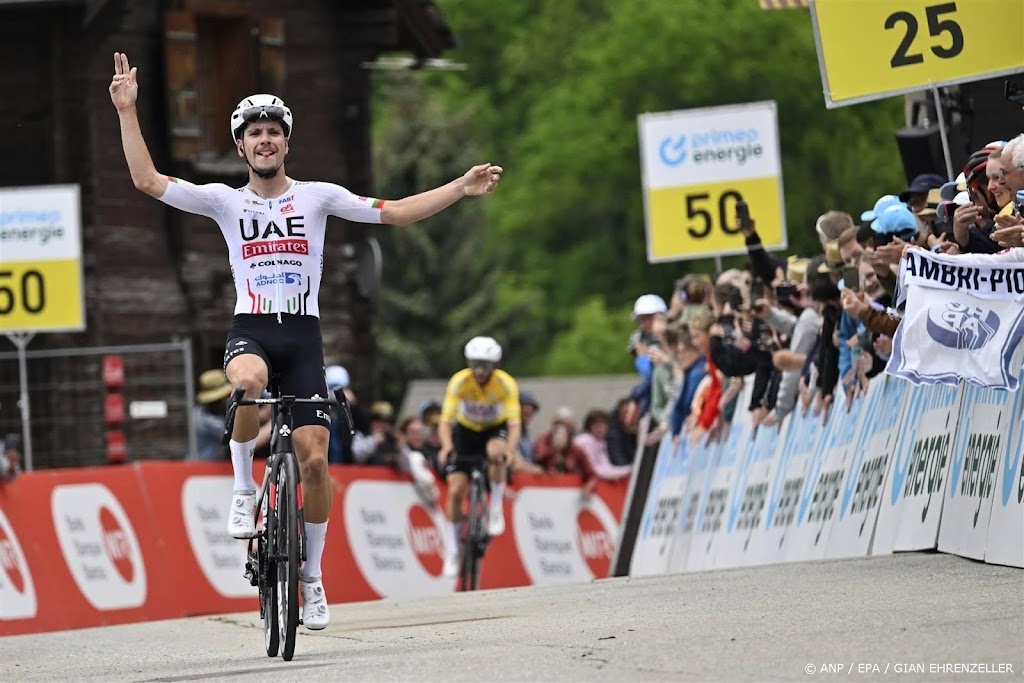 Wielrenner Almeida wint ingekorte etappe in Ronde van Zwitserland