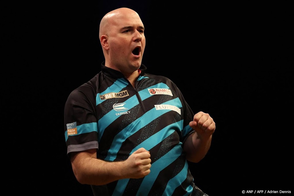 Darter Van Veen laat Cross ontsnappen op World Matchplay