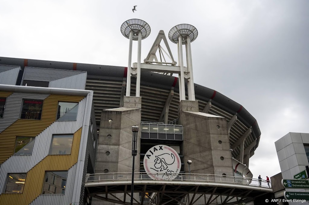 Prominenten vieren 25-jarig bestaan van de Amsterdamse ArenA