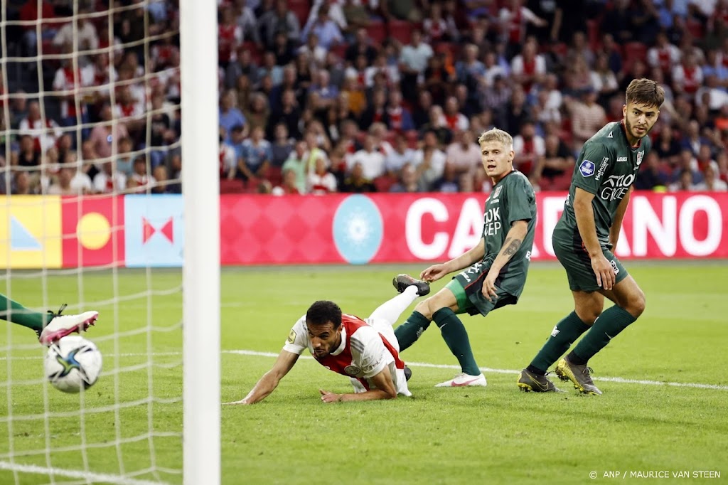 Ajax viert 25e verjaardag van ArenA met vijf treffers tegen NEC