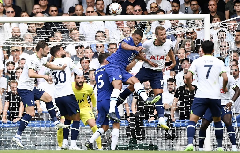Chelsea verspeelt diep in blessuretijd zege op Spurs