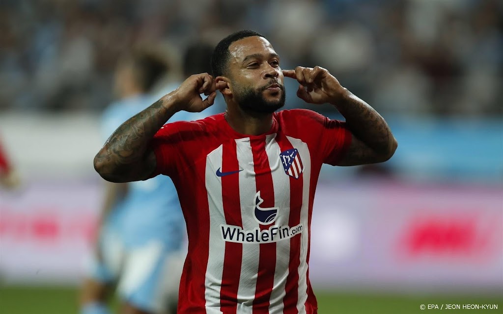 Invaller Depay helpt Atlético met schitterende treffer aan zege