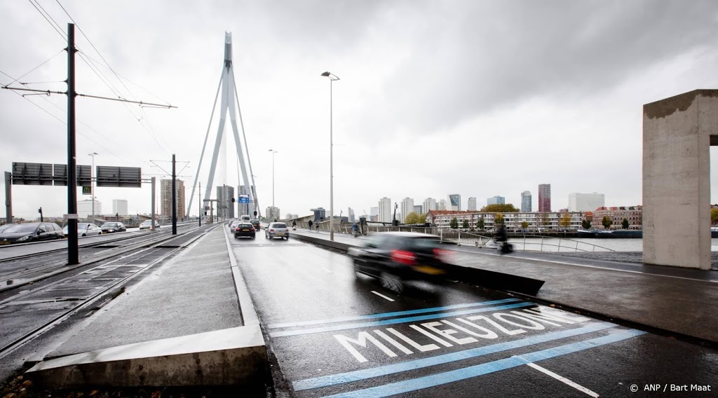 Erasmusbrug weer open voor fietsers en voetgangers