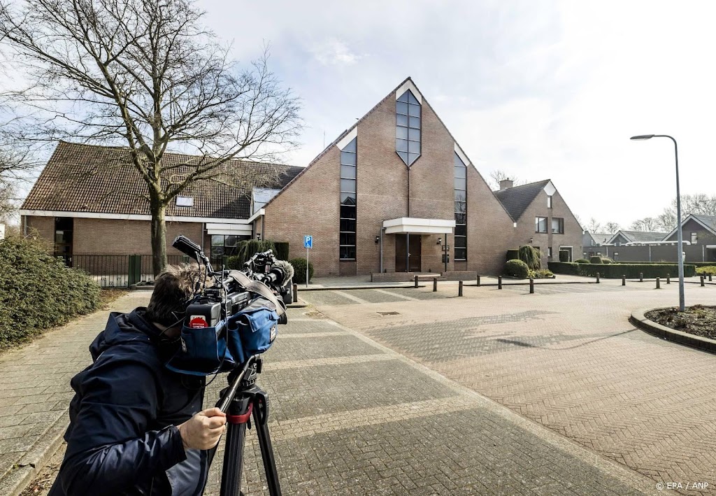 Team PowNed op Urk met eieren bekogeld