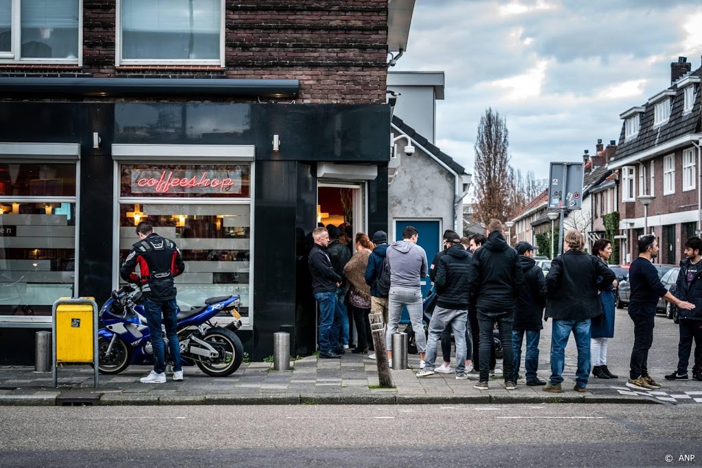 Toch geen verbod op gebruik softdrugs op straat in avond en nacht