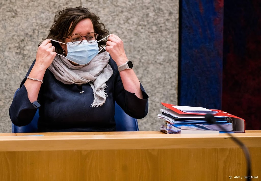 Minister: ook eredivisie voetbal voor vrouwen kan doorgaan