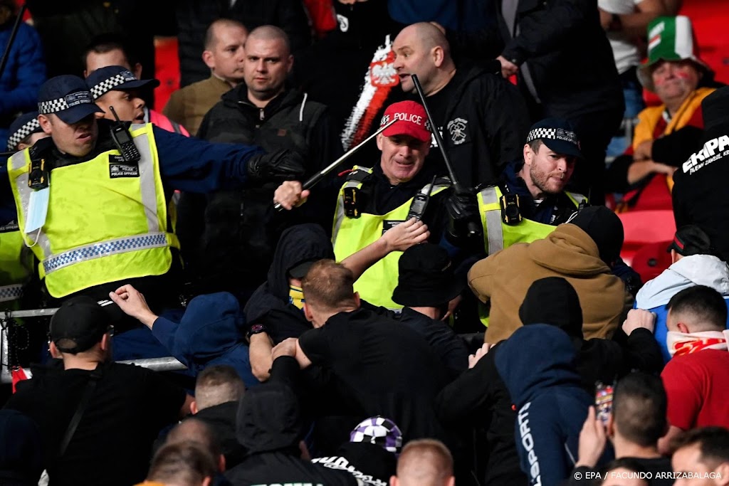 Hongaarse voetbalbond geeft meerdere supporters stadionverbod