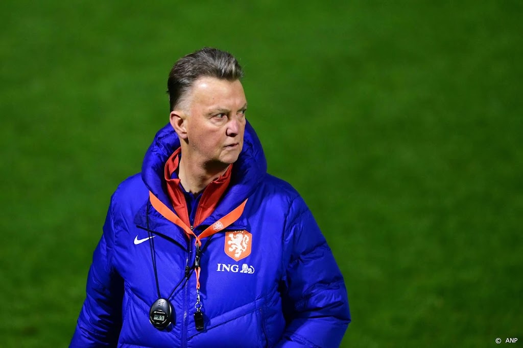 Van Gaal bedankt fans na training en vraagt om steun
