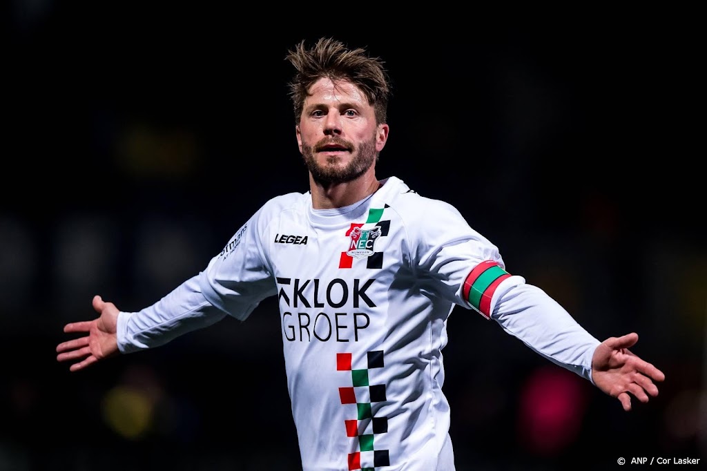 Aanvoerder Schöne verlengt contract bij NEC