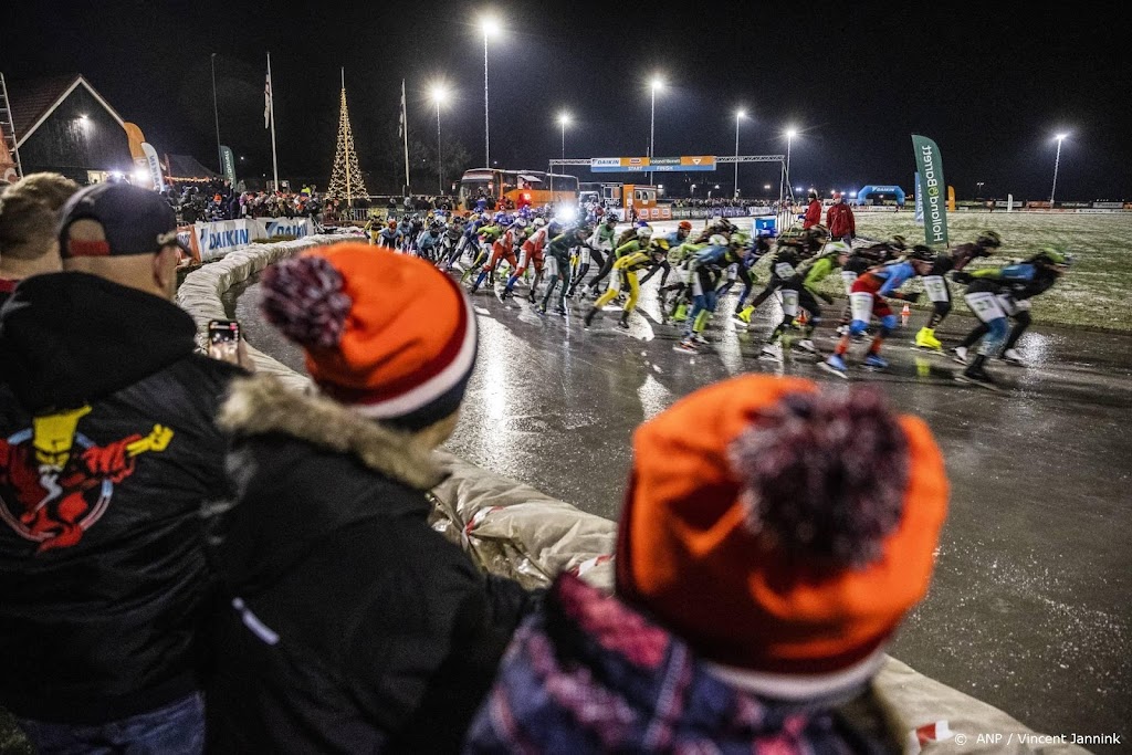 Verweij wint eerste marathon op natuurijs na massasprint