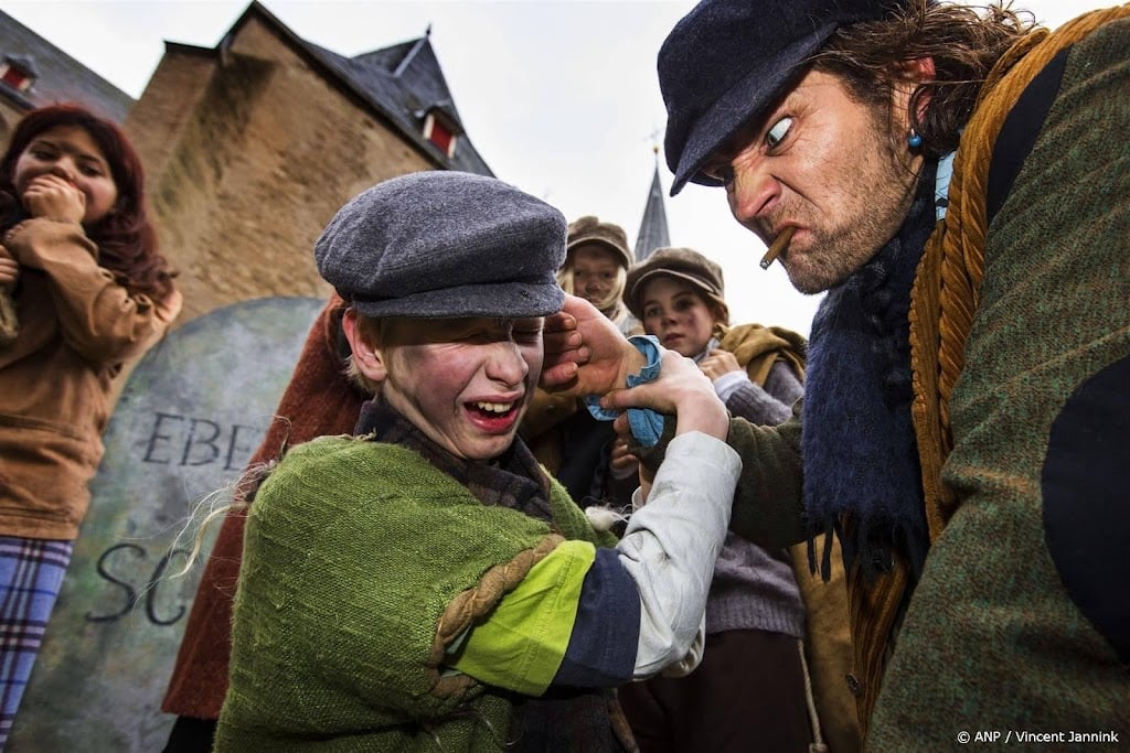 Tienduizenden mensen naar Deventer voor 19e-eeuws Dickens Festijn