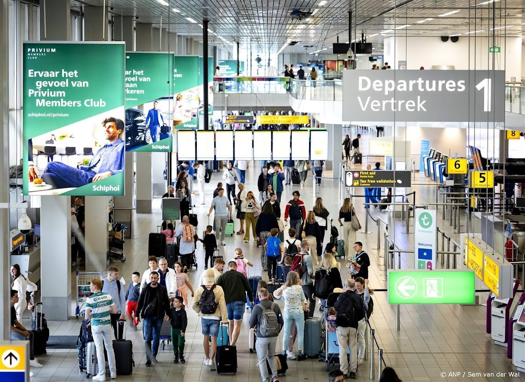 Bijna honderd XR-demonstranten aangehouden bij actie op Schiphol