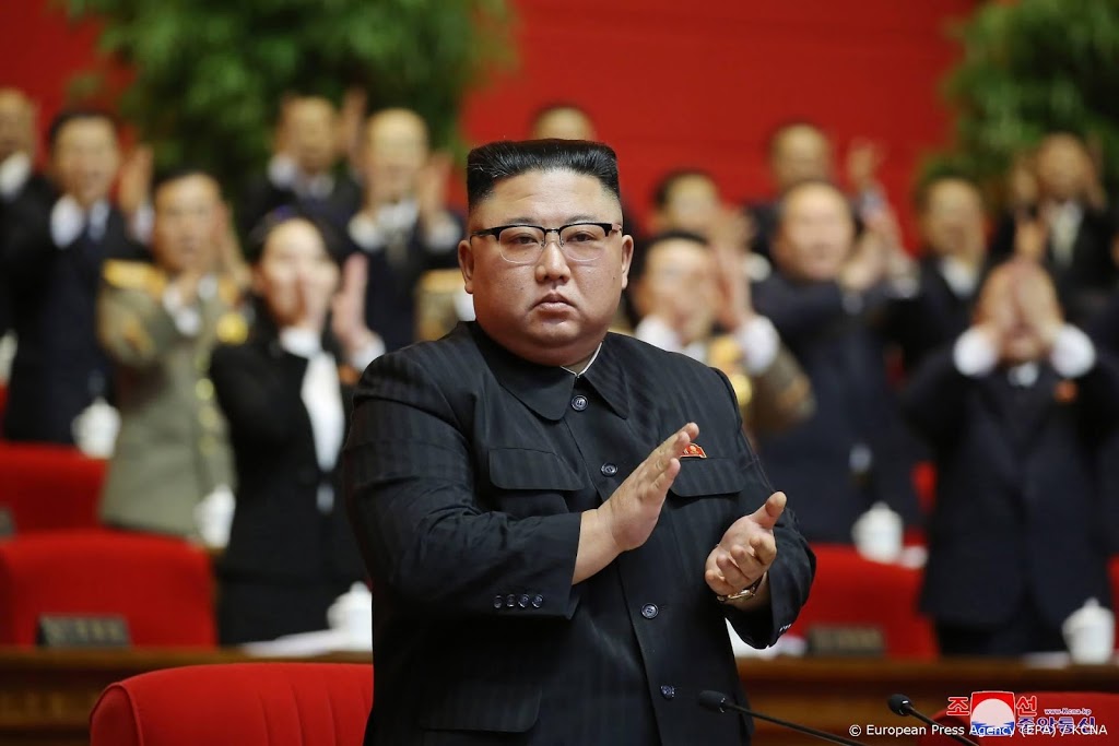 Noord-Korea toont nieuwe ballistische raketten tijdens parade