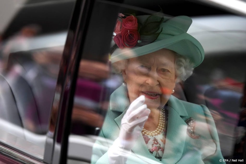 Koningin Elizabeth bedroefd om afnemen titels prins Andrew