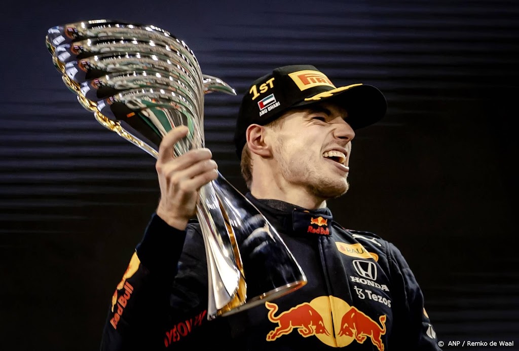 Verstappen crasht in virtuele 24 uur van Le Mans en valt uit