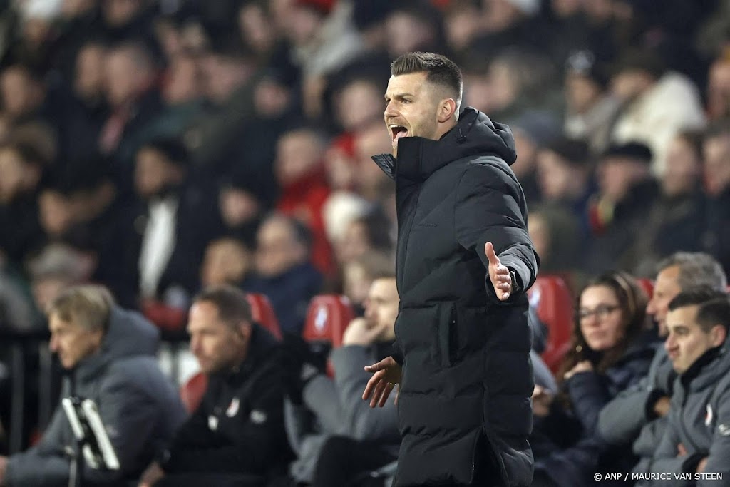 Excelsior-trainer Den Uil trots na bijna-stunt tegen PSV