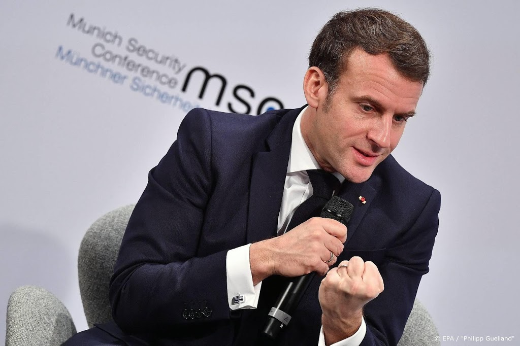 Macron pleit voor intensieve dialoog met Moskou