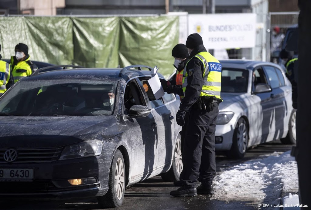 Kilometerslange files door Duitse grenssluiting