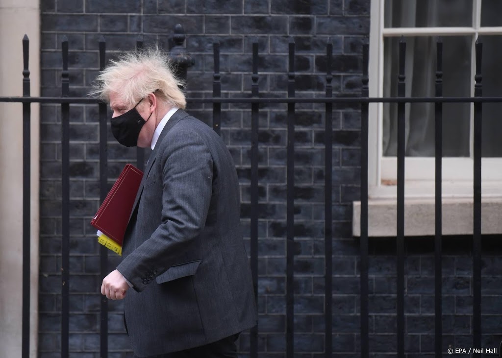 Britse premier wil 'onomkeerbaar' pad uit lockdown