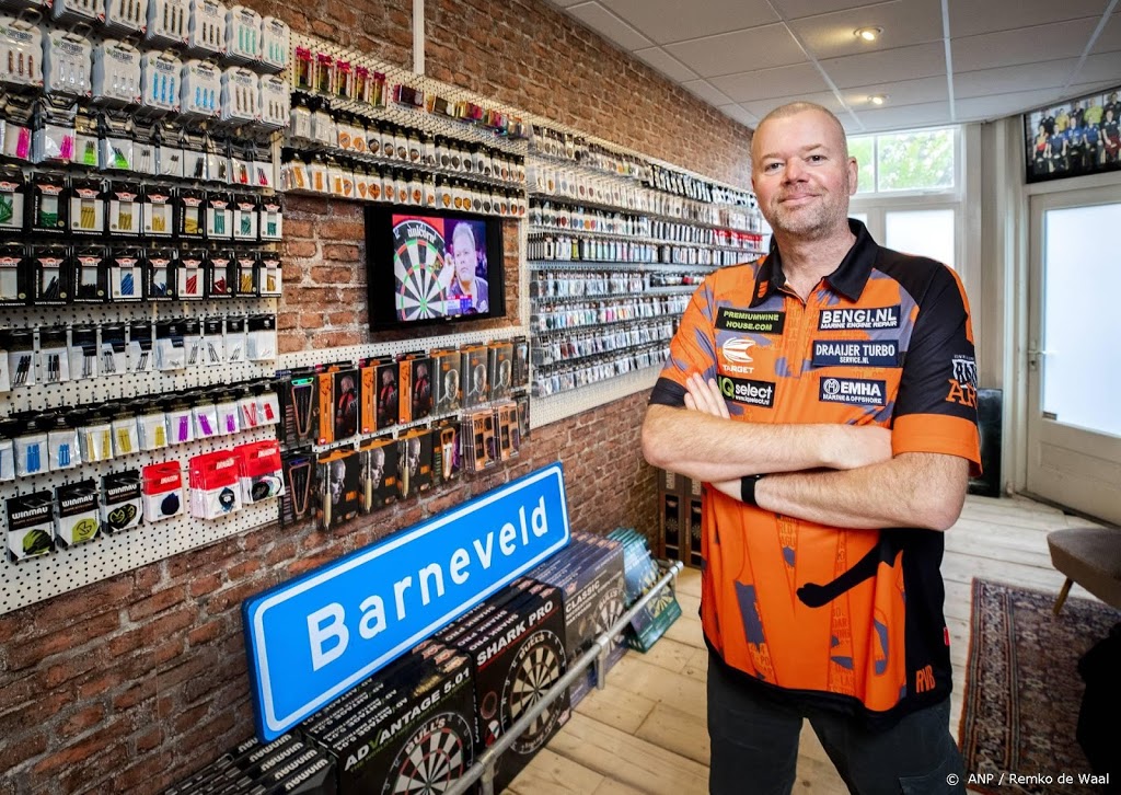 Darter Nentjes wint, Van Barneveld zit nog in wachtkamer