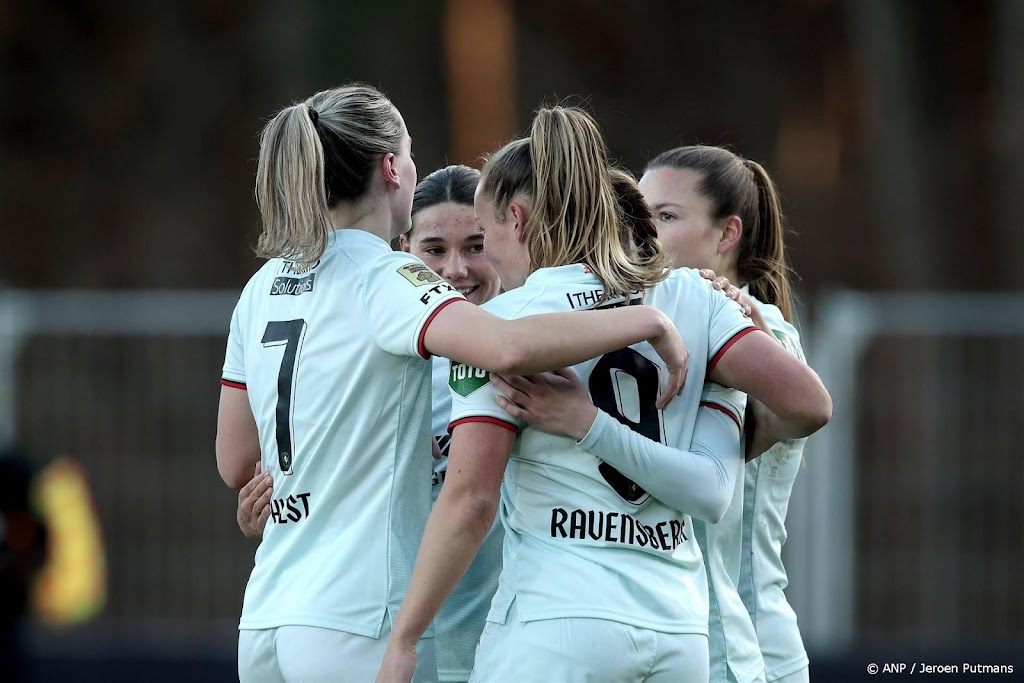 Voetbalsters FC Twente schakelen Ajax uit in KNVB-beker