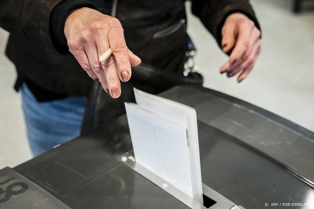 Stemlokalen in en bij NS-stations nog rustig