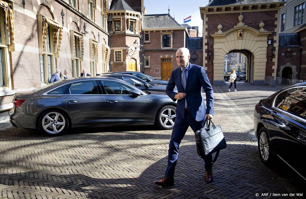 Kabinet: alleen advies mondkapje in ov; thuiswerkadvies van tafel