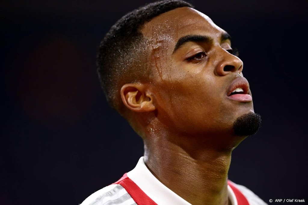 Ajax begint met Gravenberch aan thuisduel met Benfica in CL