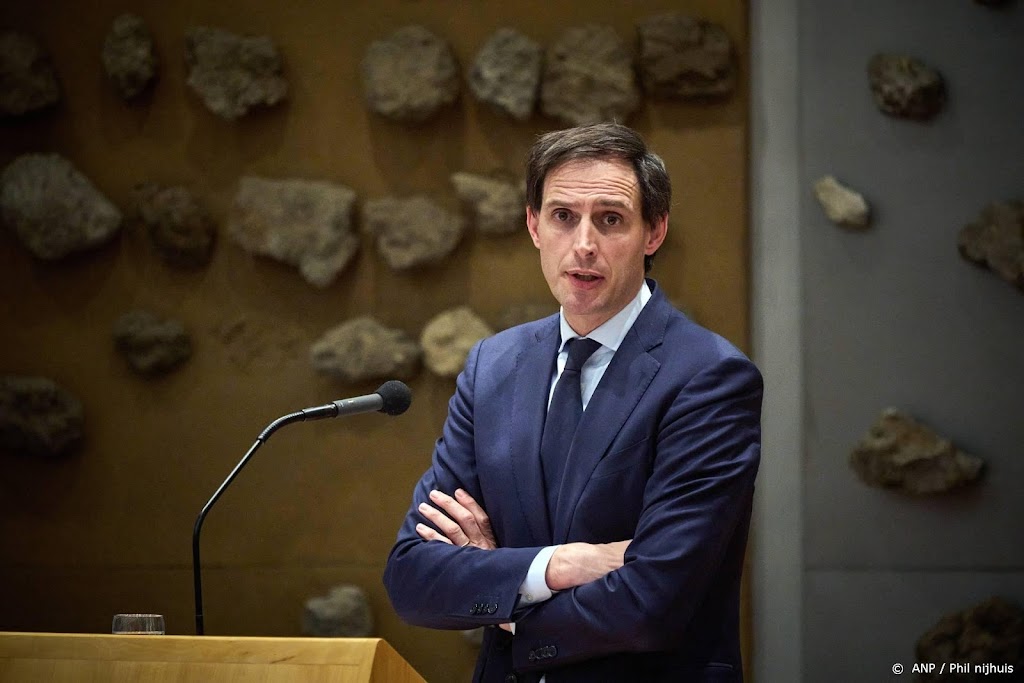 Hoekstra wil huren niet bevriezen zodat corporaties kunnen bouwen