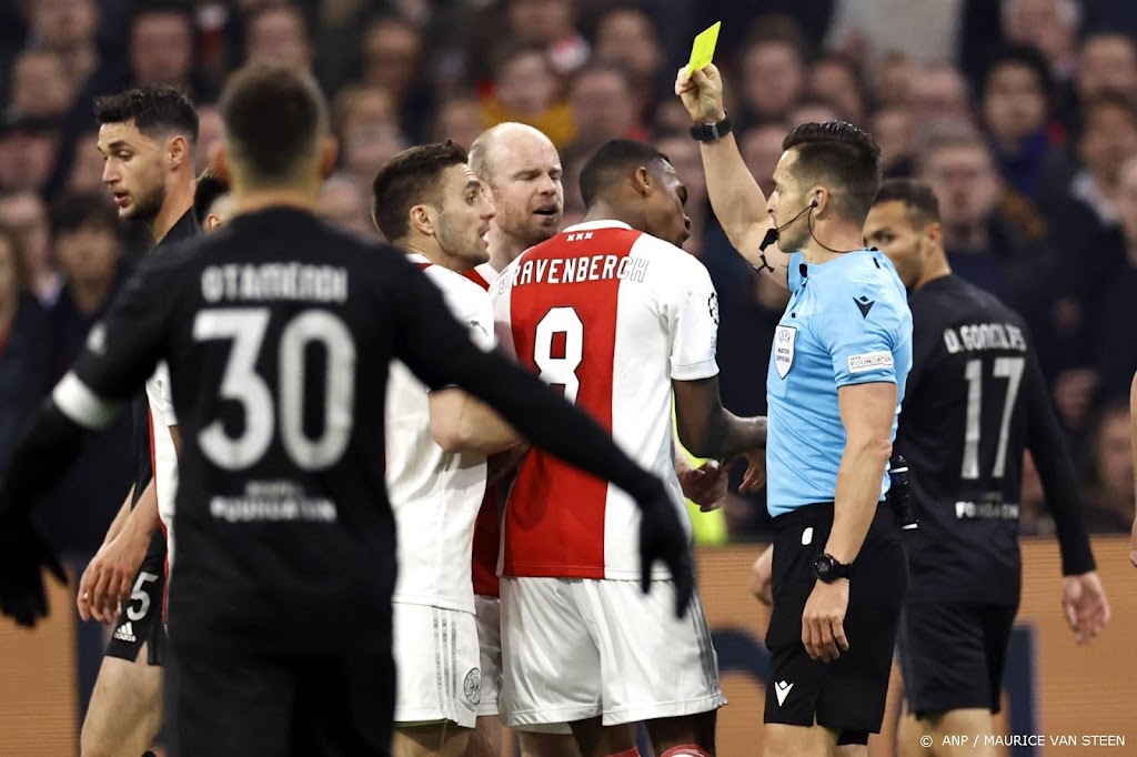 Ajax verliest van Benfica en is uitgeschakeld in Champions League