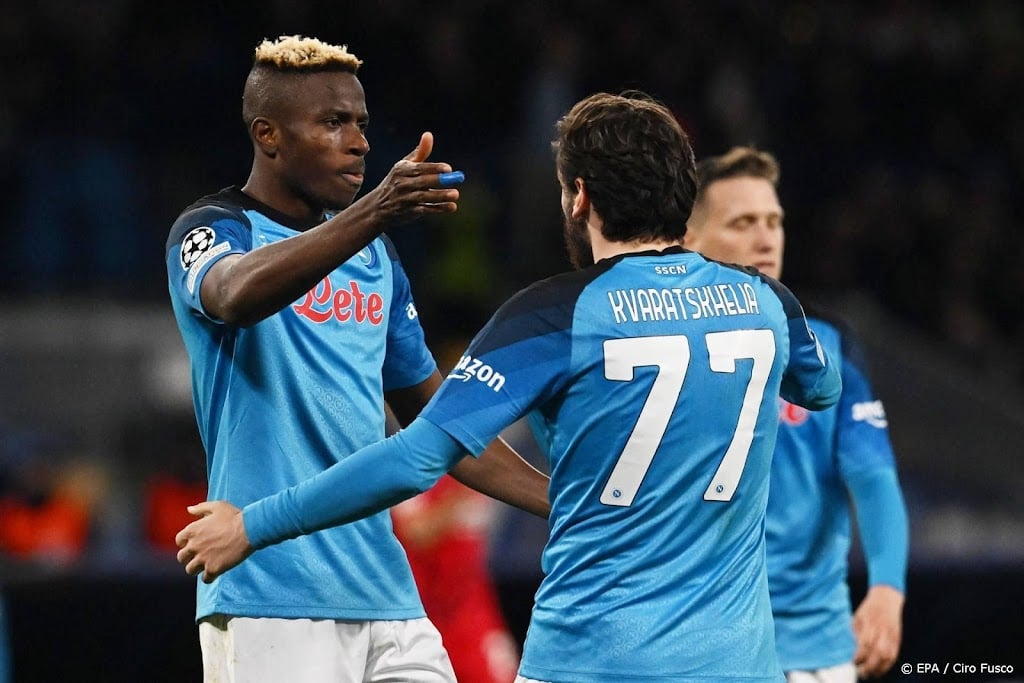Napoli met overtuiging naar laatste acht Champions League