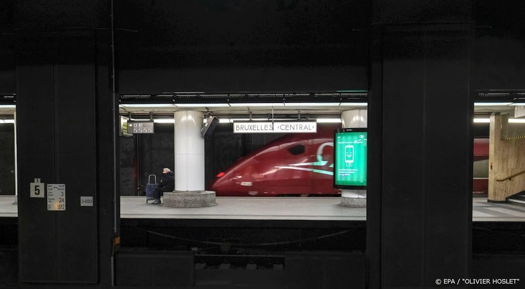 Maandelijks rijden zeven Belgische treinen door rood