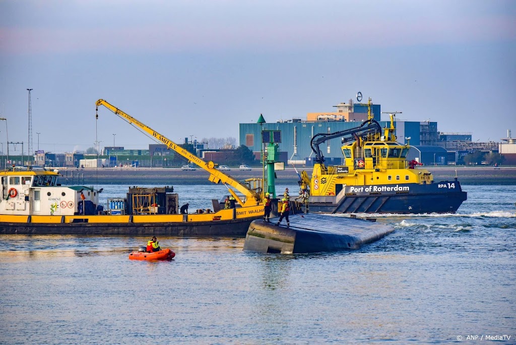 Zoekactie naar vermiste opvarende gekapseisd schip levert niks op