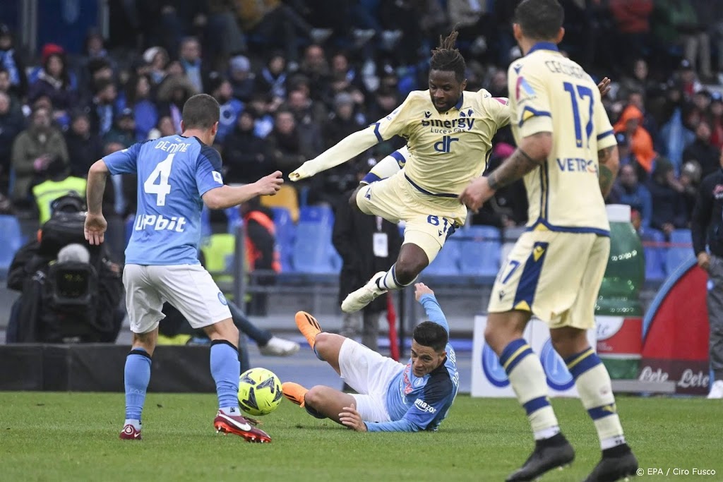 Koploper Napoli laat punten liggen tegen Hellas Verona
