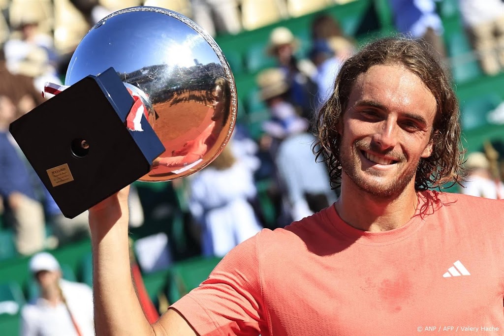 Tsitsipas terug in top 10, Van de Zandschulp zakt drie plekken