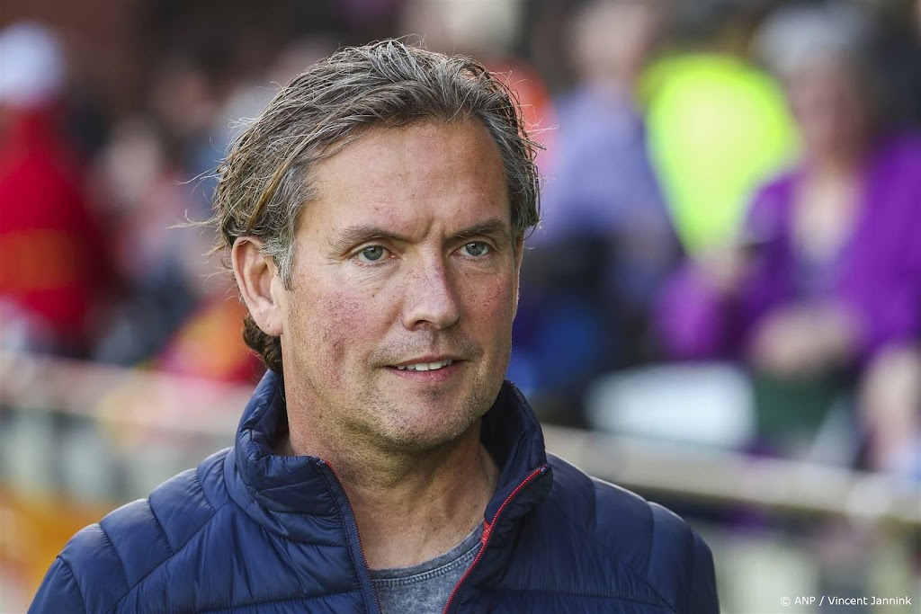Trainer Pastoor vertrekt na het seizoen bij Almere City