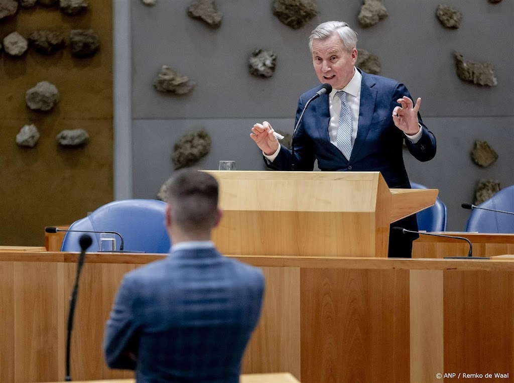 Van der Burg: snel 12.000 extra plekken nodig voor asielopvang