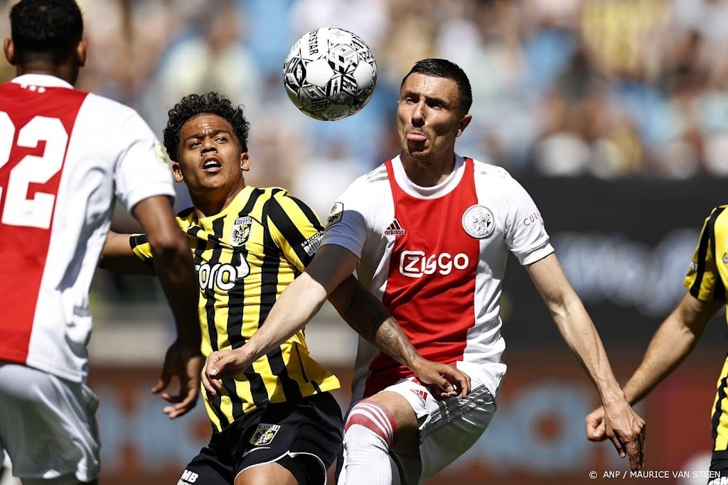 Trainer Ten Hag zwaait met gelijkspel af bij kampioen Ajax