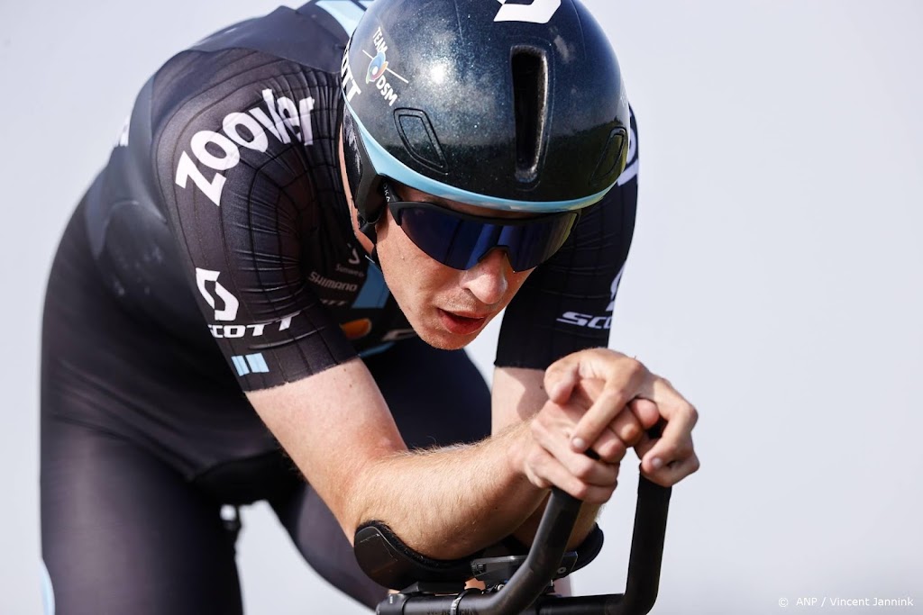 Arensman blijft in Giro dienende rol benadrukken